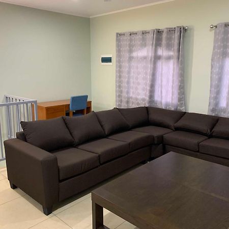 Alec'S Hotel Апиа Екстериор снимка
