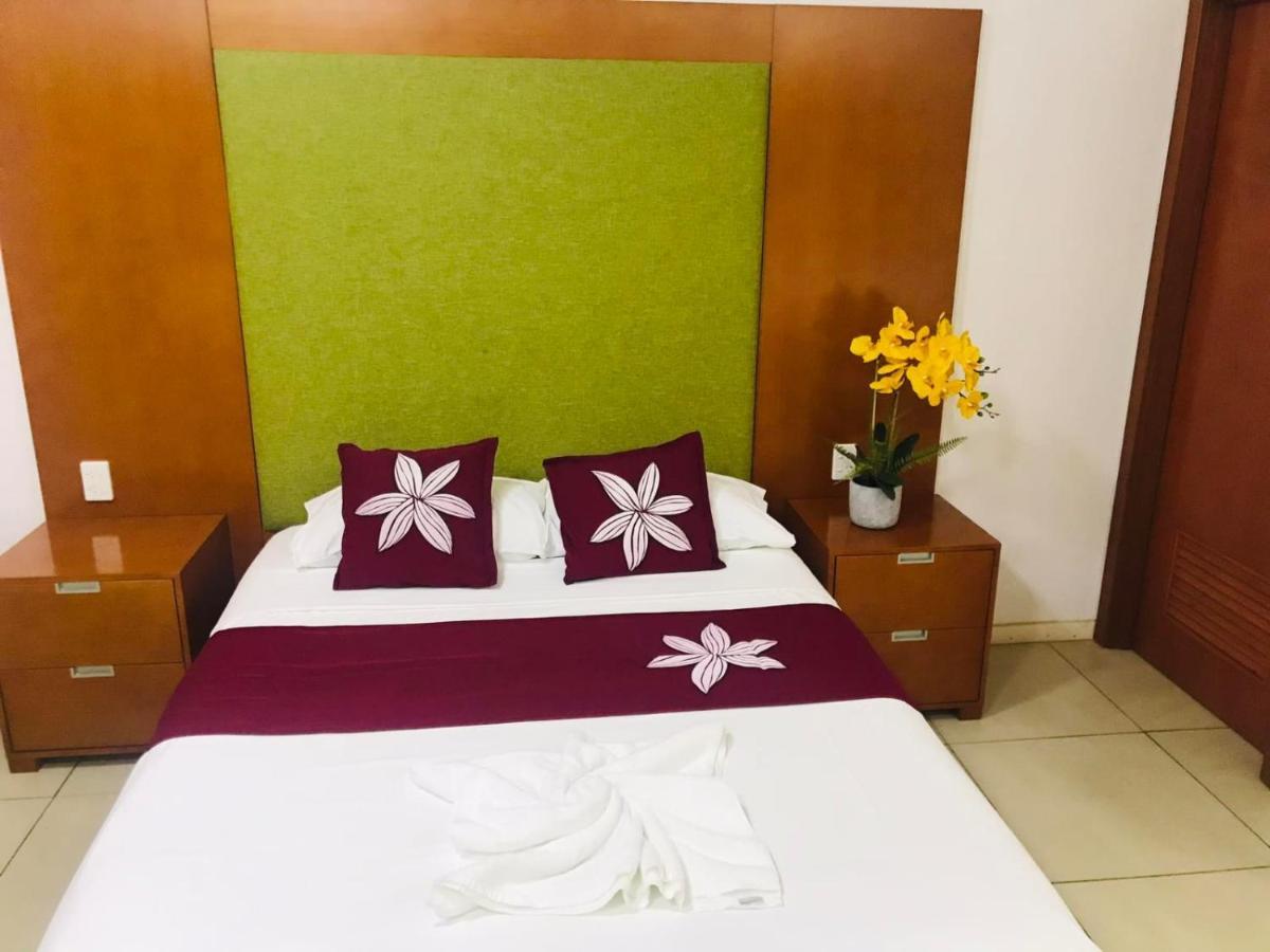 Alec'S Hotel Апиа Екстериор снимка
