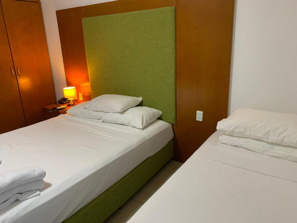 Alec'S Hotel Апиа Екстериор снимка