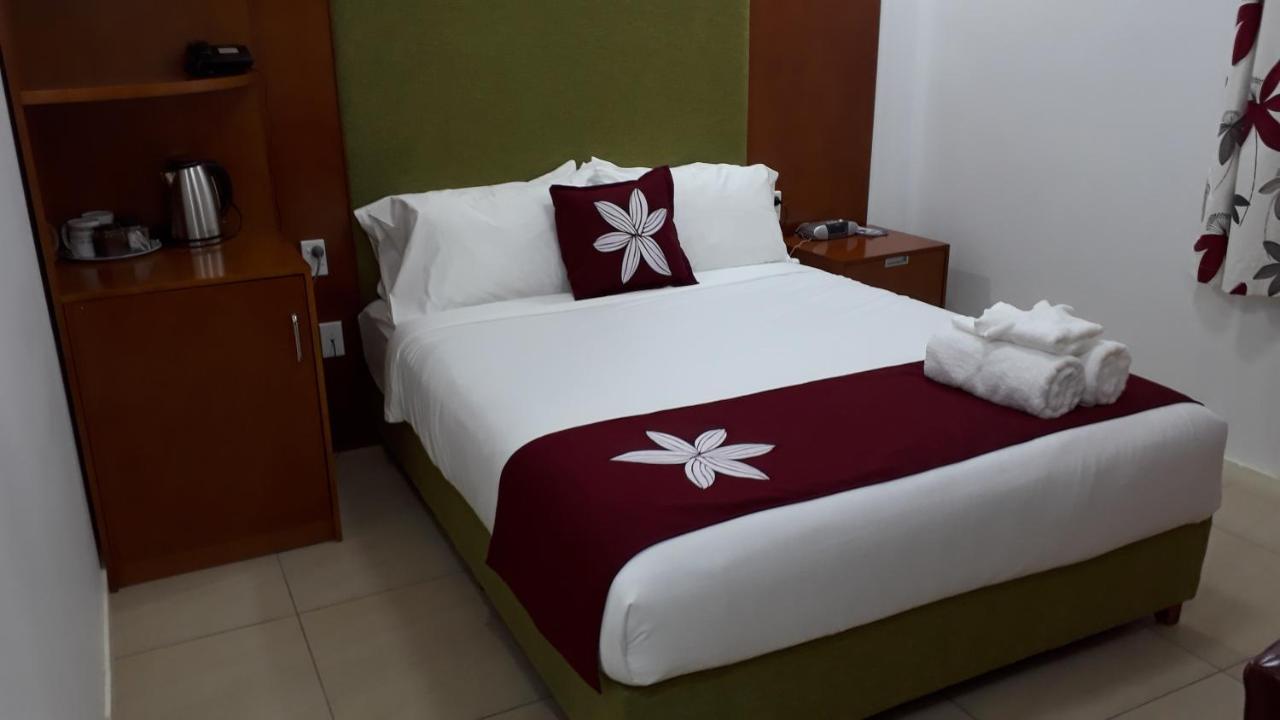 Alec'S Hotel Апиа Екстериор снимка