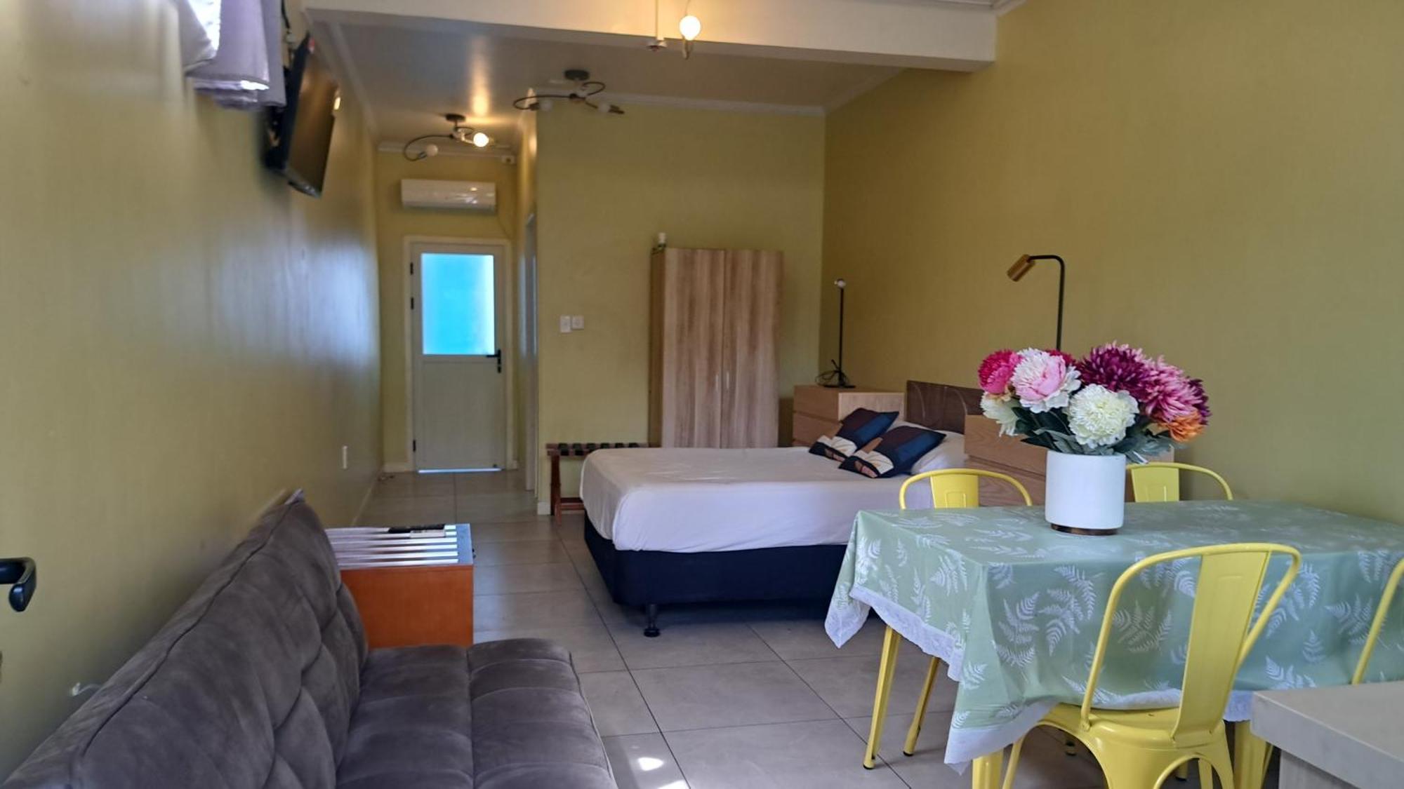 Alec'S Hotel Апиа Екстериор снимка