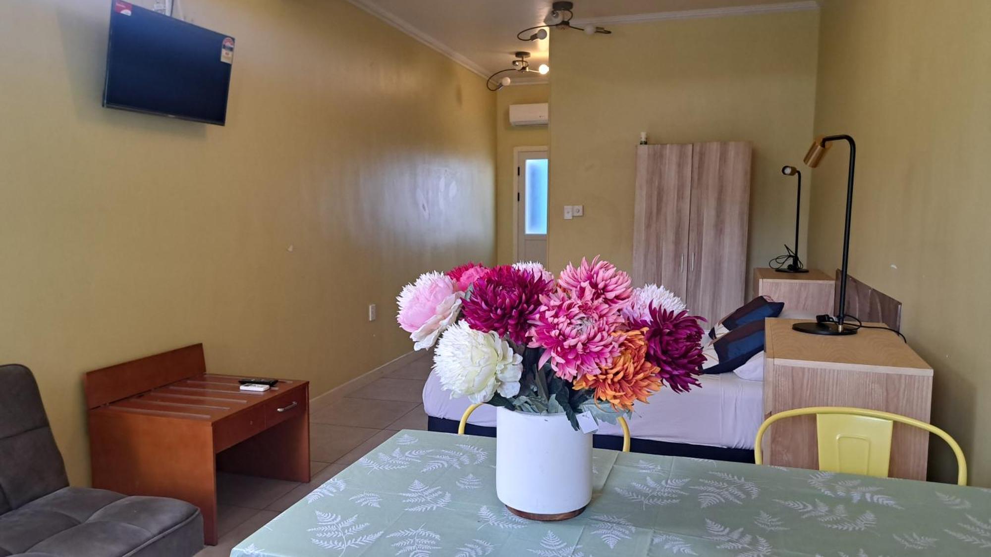 Alec'S Hotel Апиа Екстериор снимка