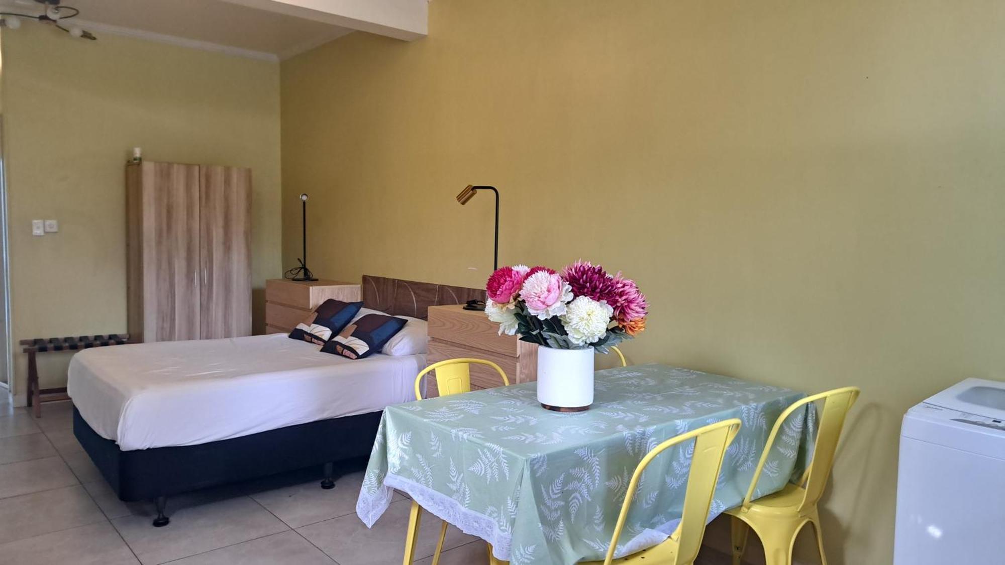 Alec'S Hotel Апиа Екстериор снимка