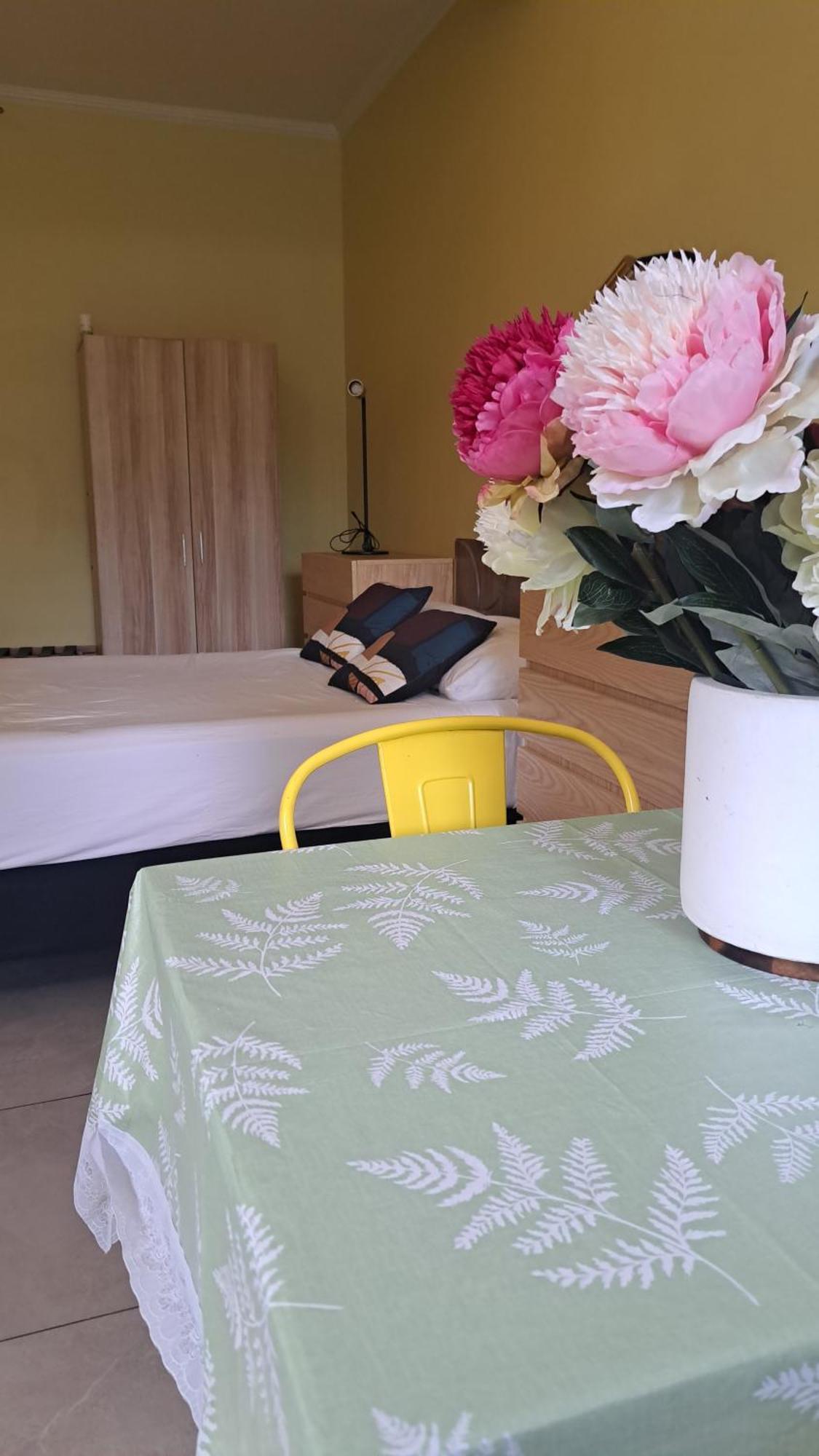 Alec'S Hotel Апиа Екстериор снимка