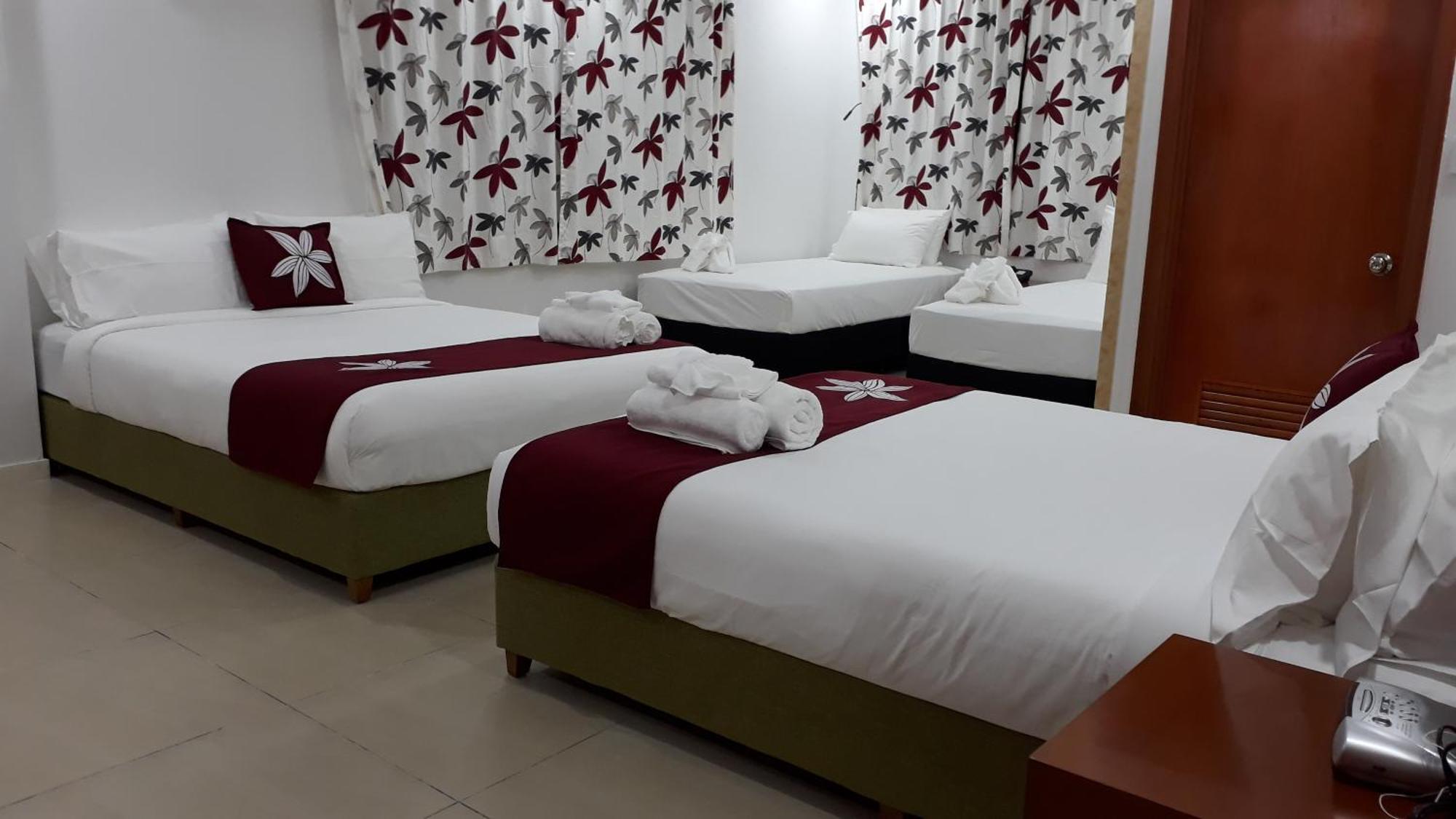 Alec'S Hotel Апиа Екстериор снимка