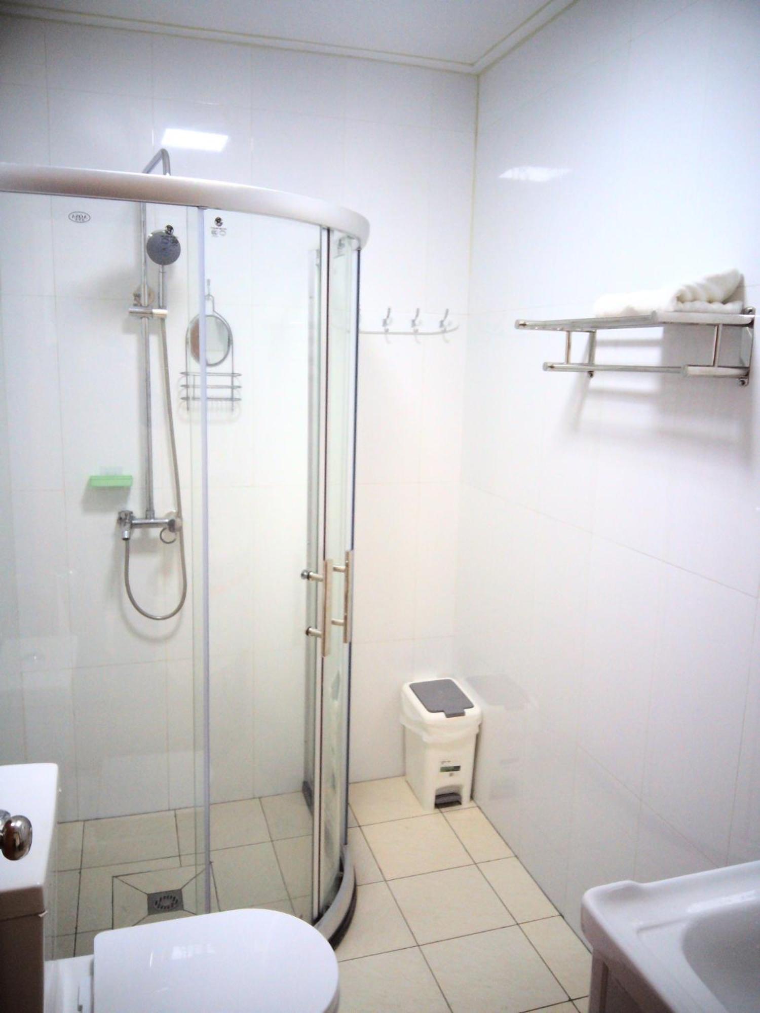 Alec'S Hotel Апиа Екстериор снимка