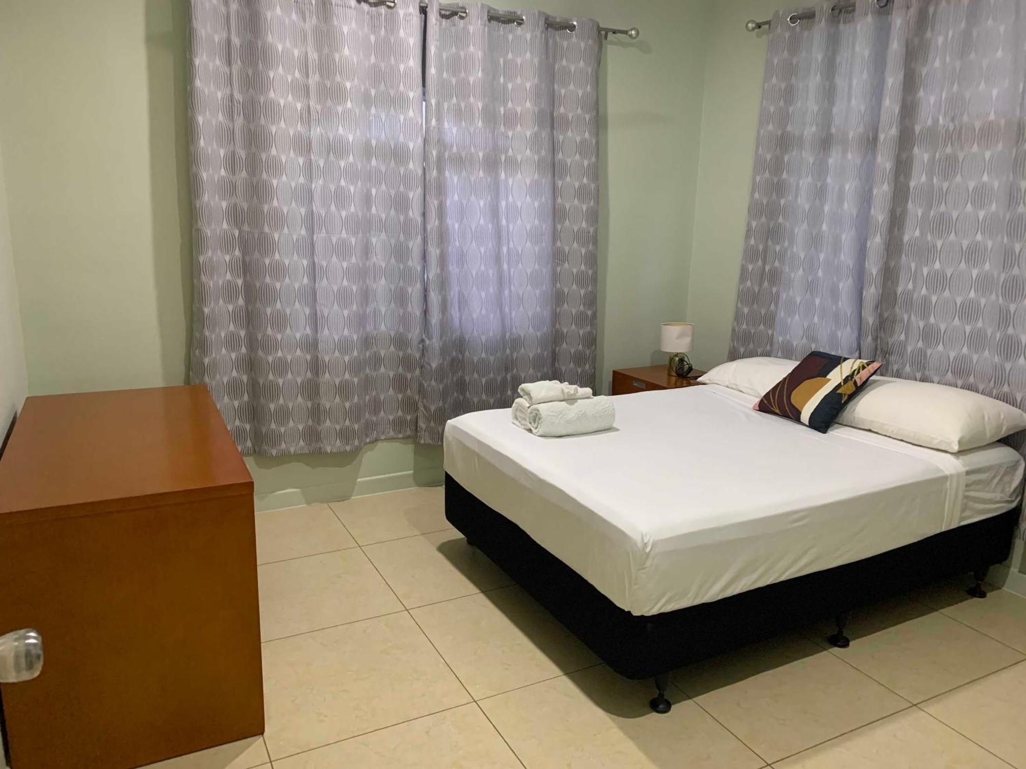 Alec'S Hotel Апиа Екстериор снимка