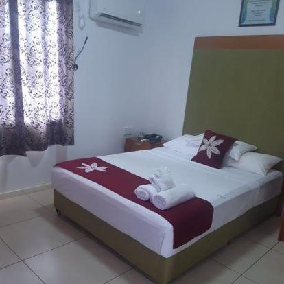 Alec'S Hotel Апиа Екстериор снимка