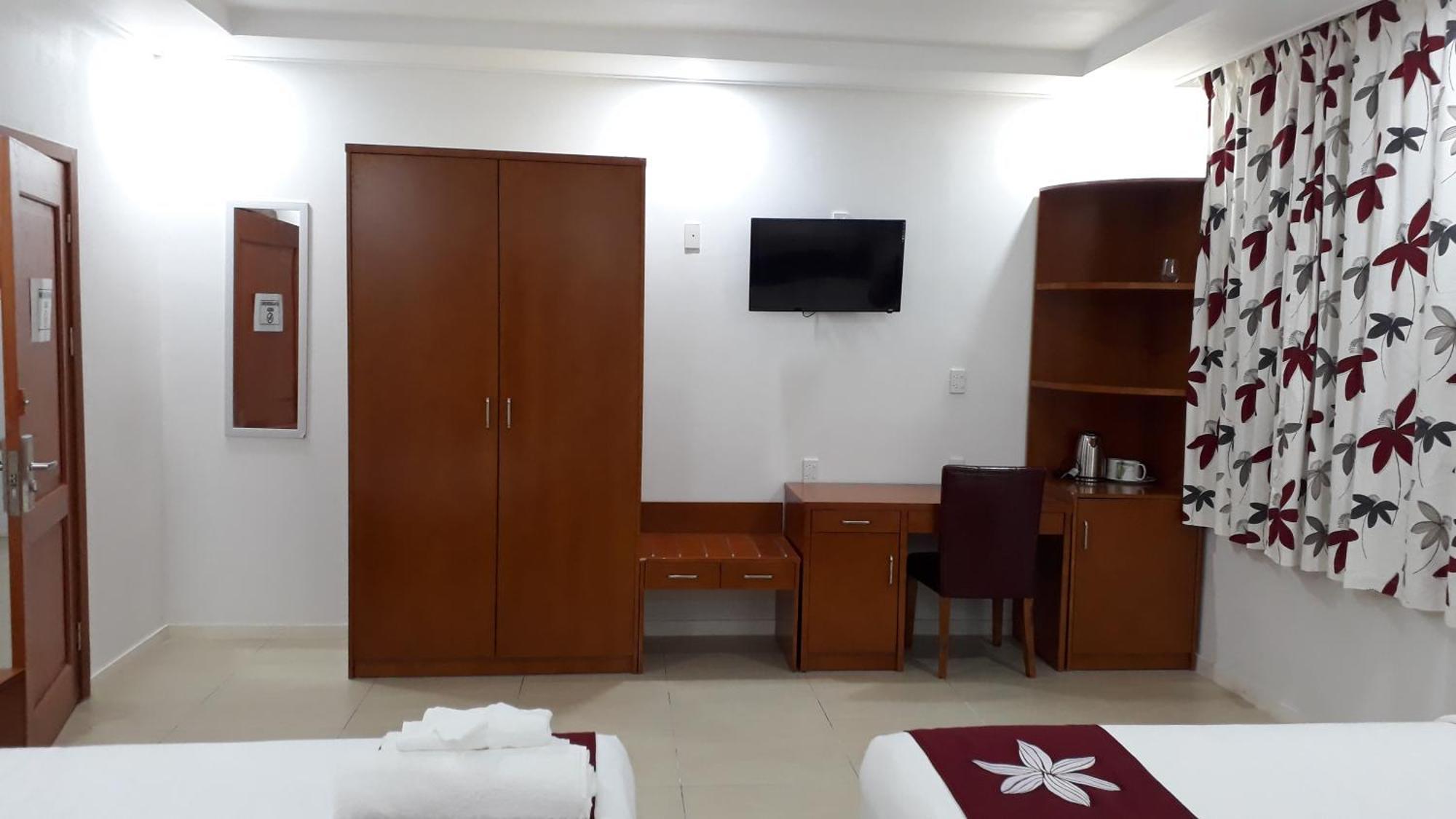 Alec'S Hotel Апиа Екстериор снимка
