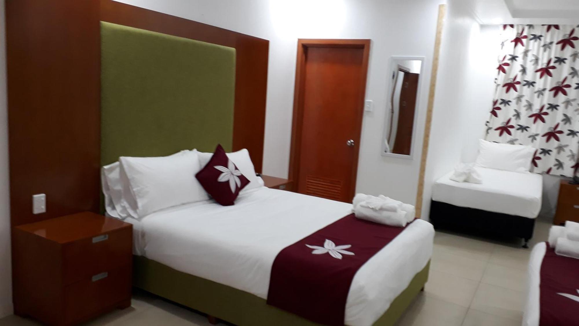 Alec'S Hotel Апиа Екстериор снимка